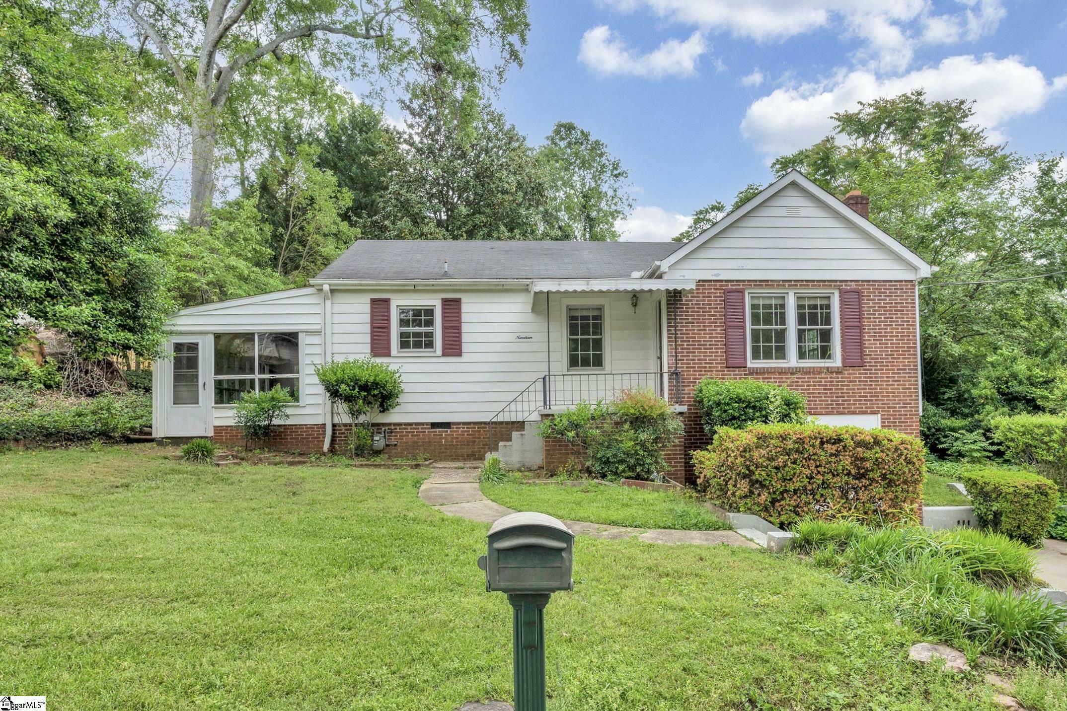 Property Photo: 19 Oakview Drive SC 29605