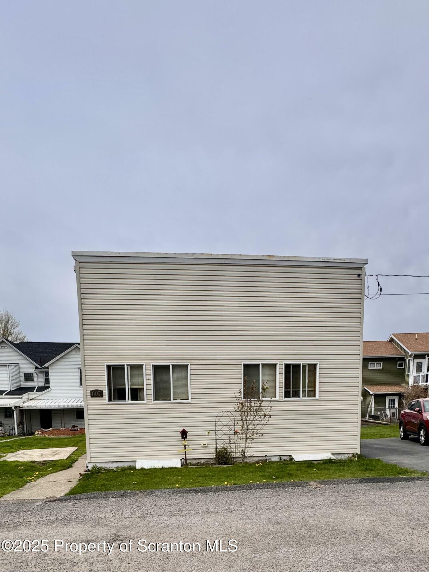 Property Photo: 607 S Valley Avenue PA 18447