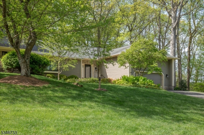 24 Hunters Cir  Tewksbury Twp. NJ 08833 photo