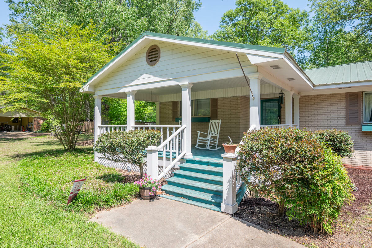 Property Photo: 424 Morningside Drive MS 39759