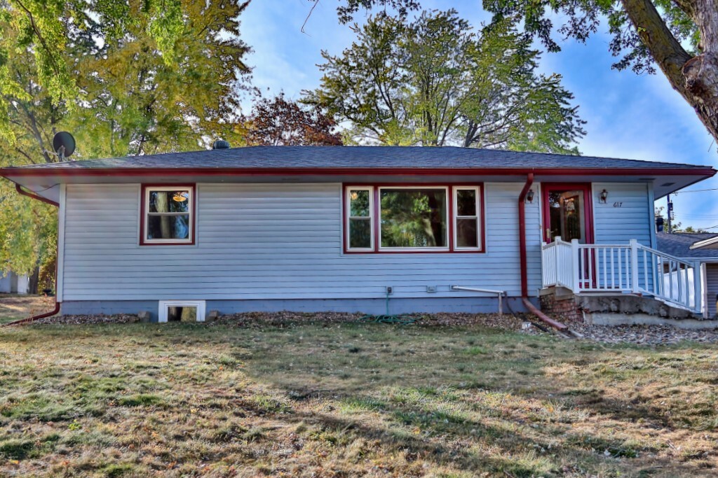 Property Photo: 617 N Main Street IA 50170