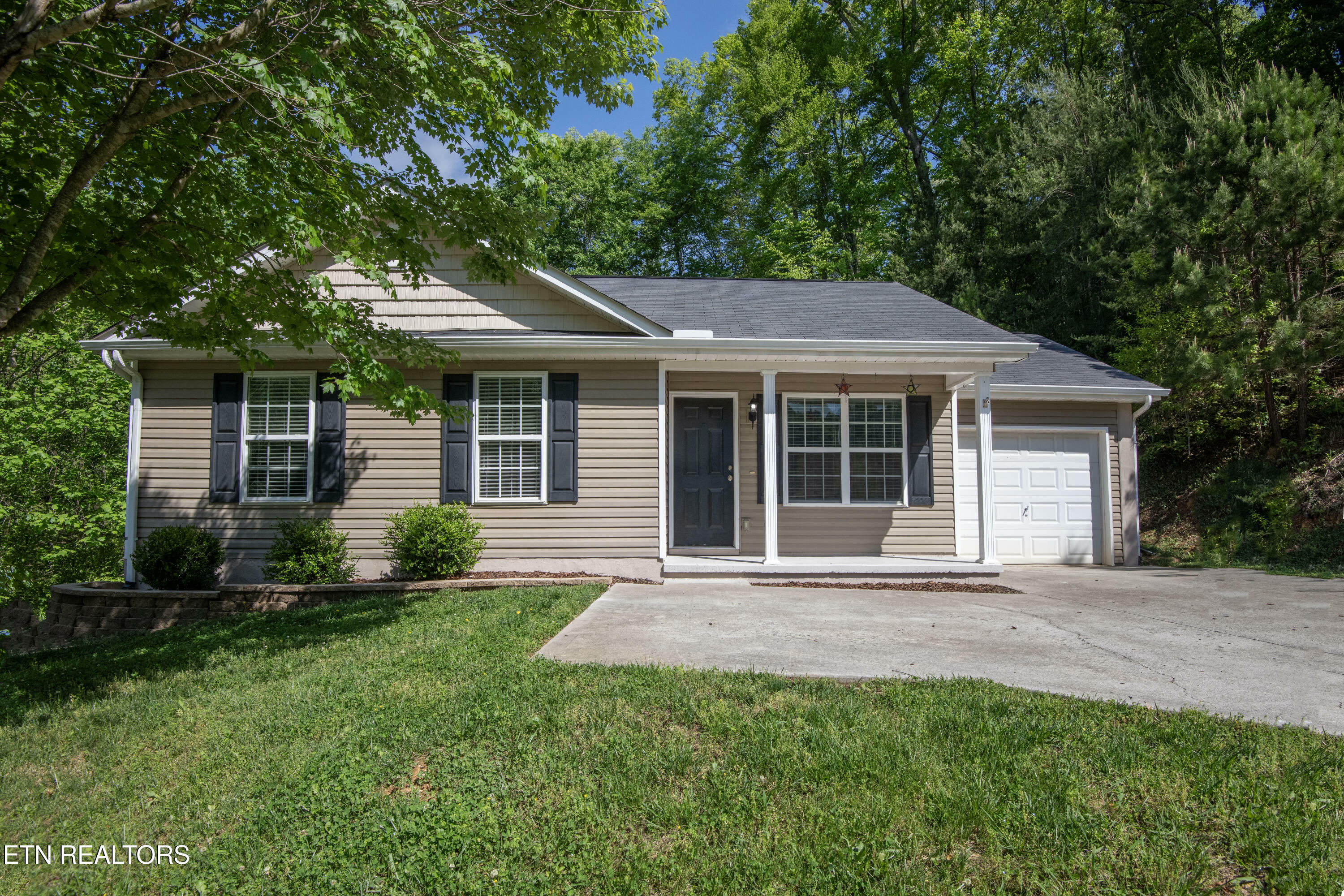 Property Photo: 432 Dogwood Glen Lane TN 37849