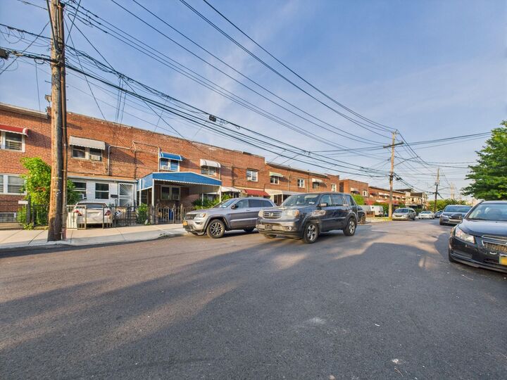 Property Photo: 1255 E 223rd Street NY 10466