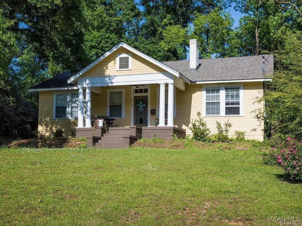 Property Photo: 3117 Cloverdale Road AL 36106