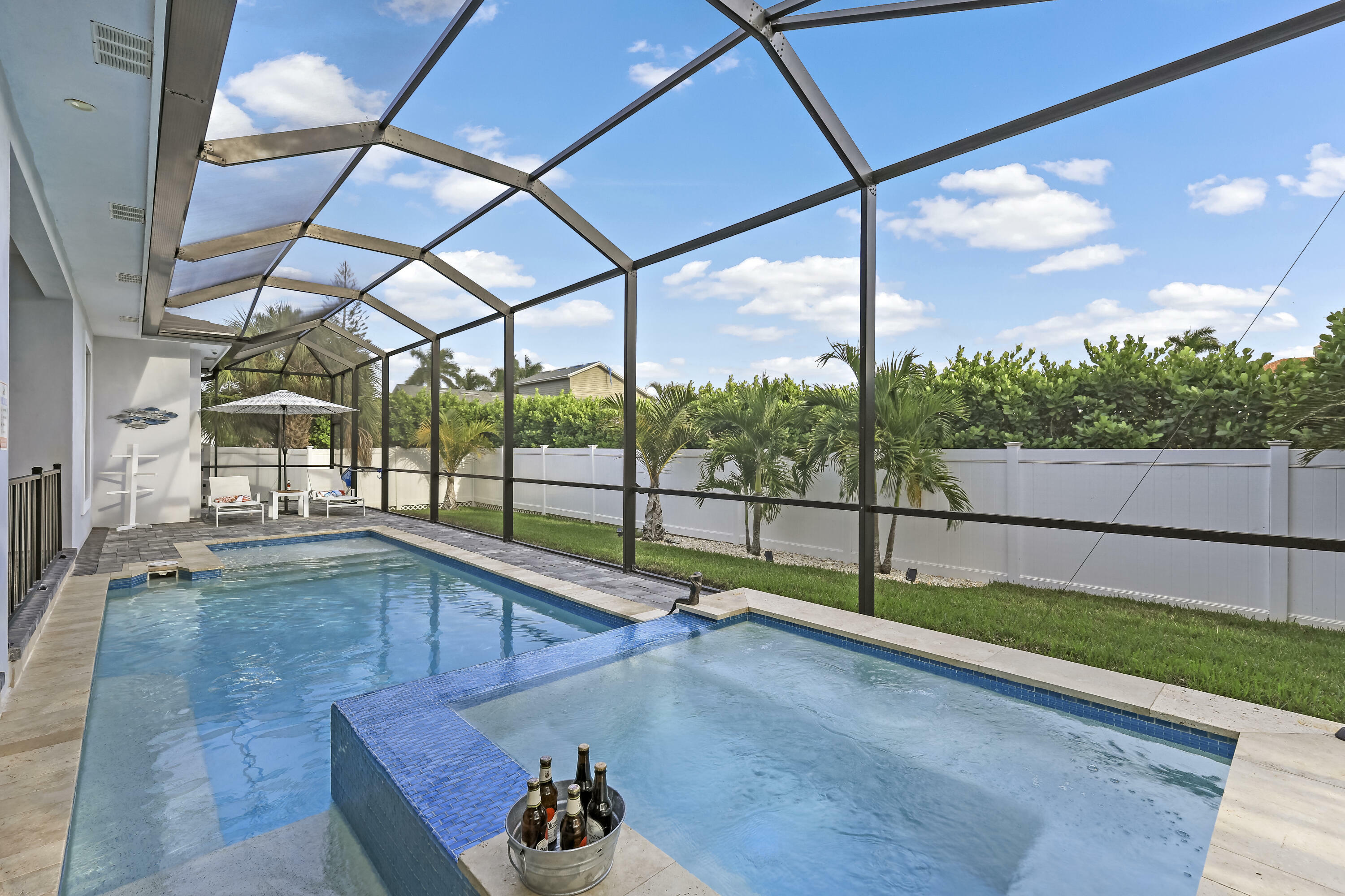 Property Photo: 1889 N Bahama Avenue FL 34145
