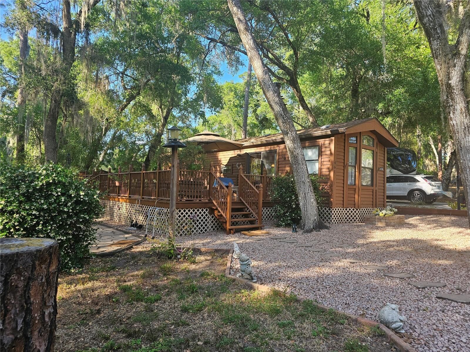 Property Photo: 14370 NE 251st Circle FL 32134