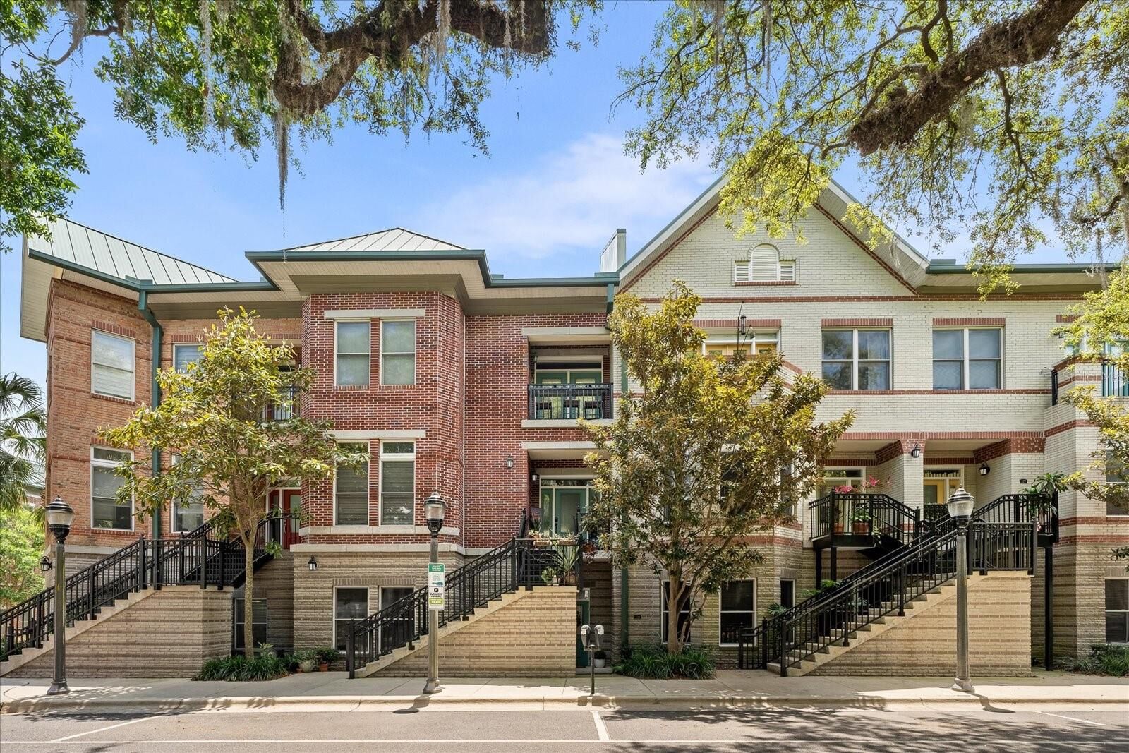 Property Photo:  339 NE 2nd Avenue  FL 32601 