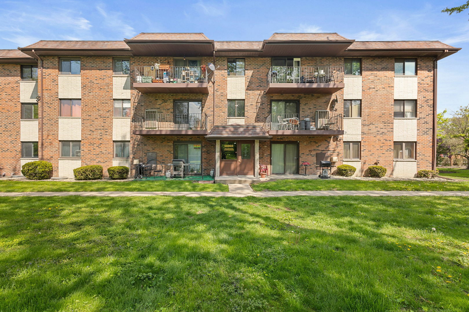 Property Photo: 14969 Willowcrest Court 21 IL 60445