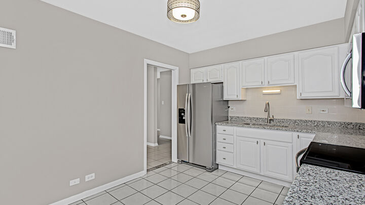 Property Photo: 10630 W Cermak Road 2E IL 60154