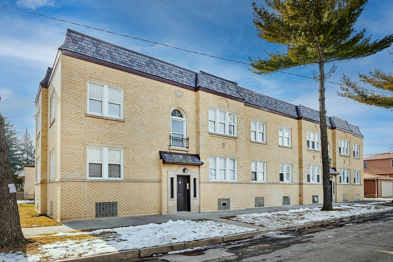 Property Photo: 5701 W Seminole Street 1 IL 60646