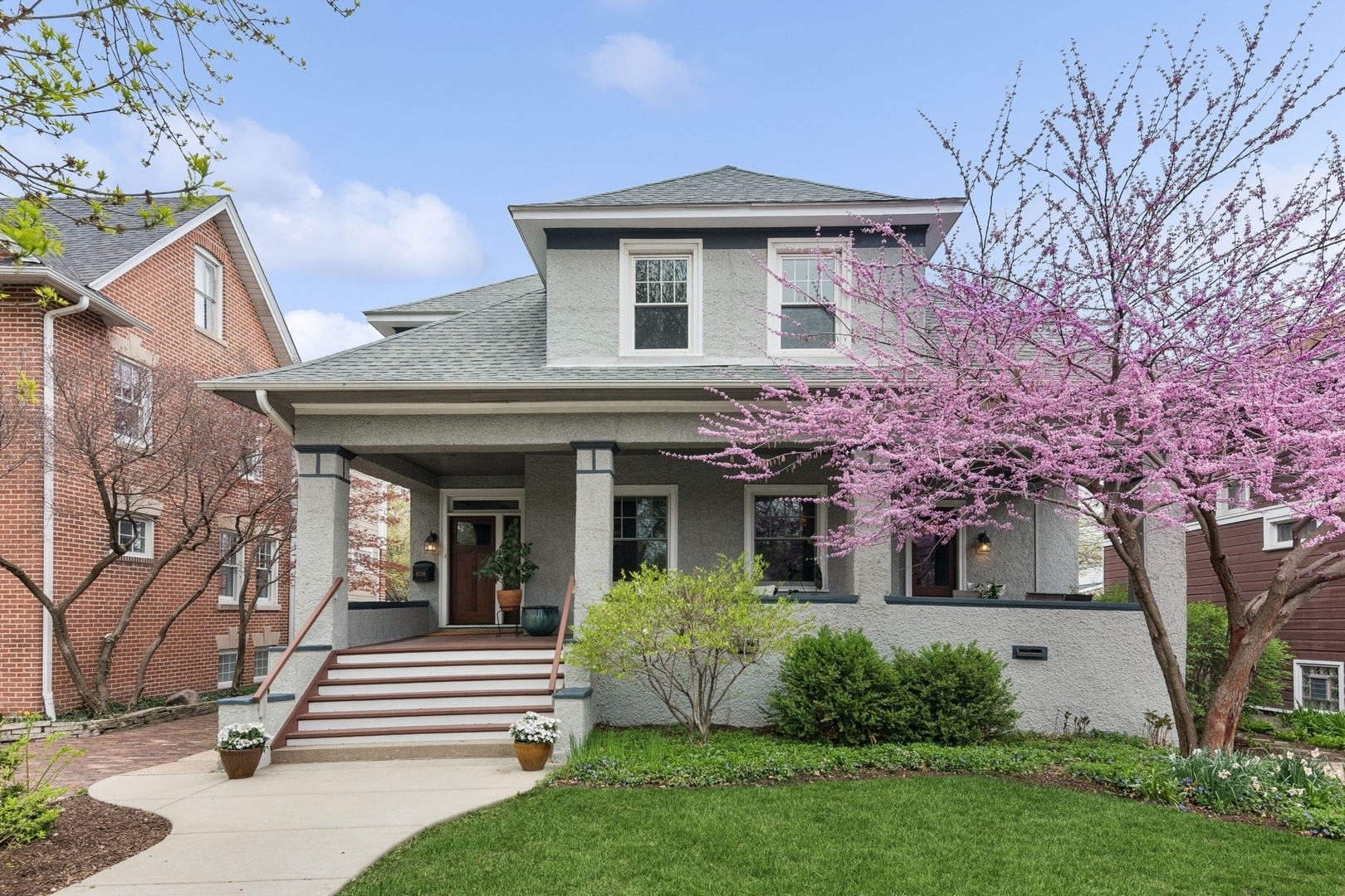 Property Photo: 4038 W Warwick Avenue IL 60641