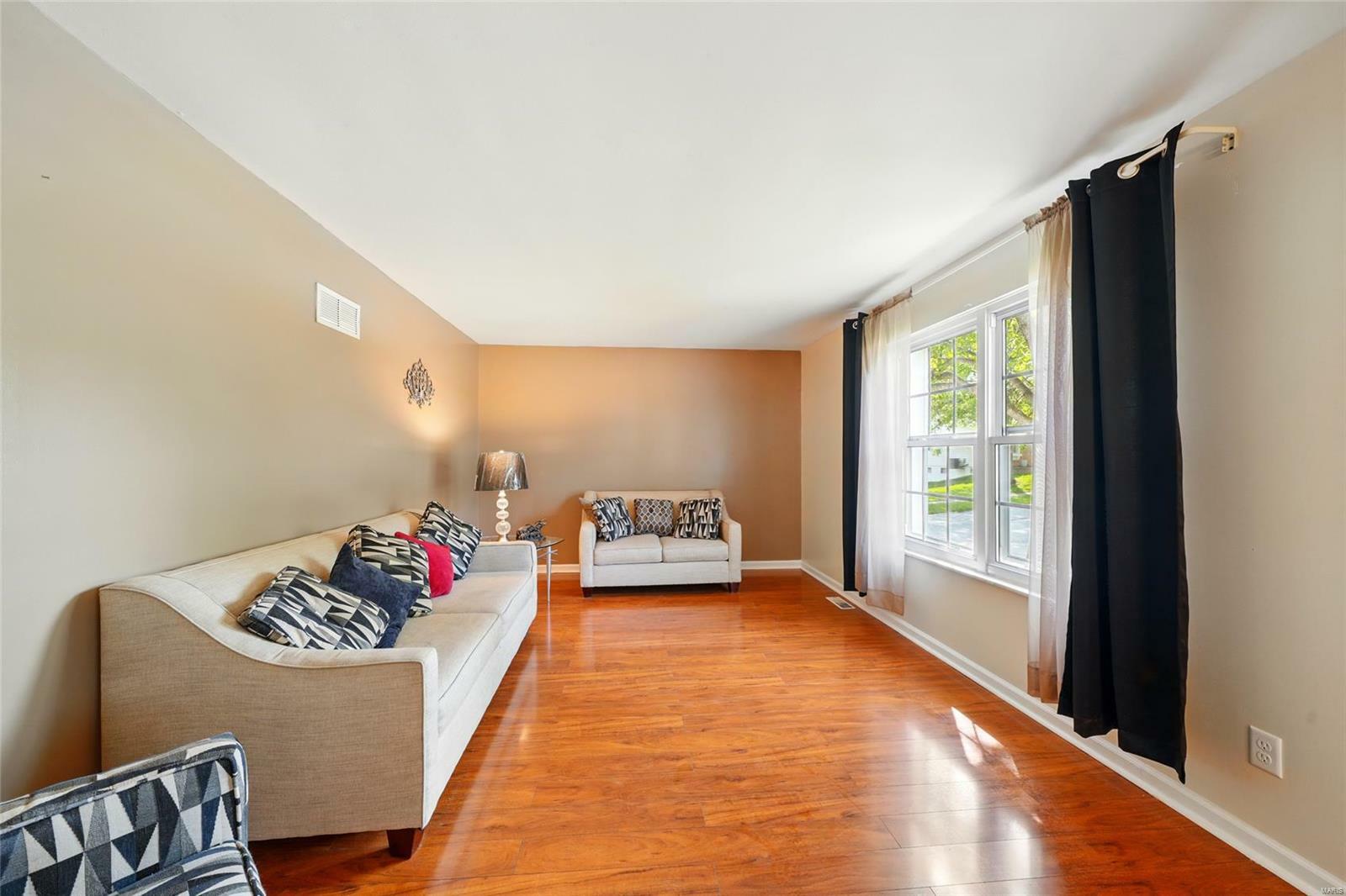 Property Photo: 552 Cherry Ridge Court MO 63021