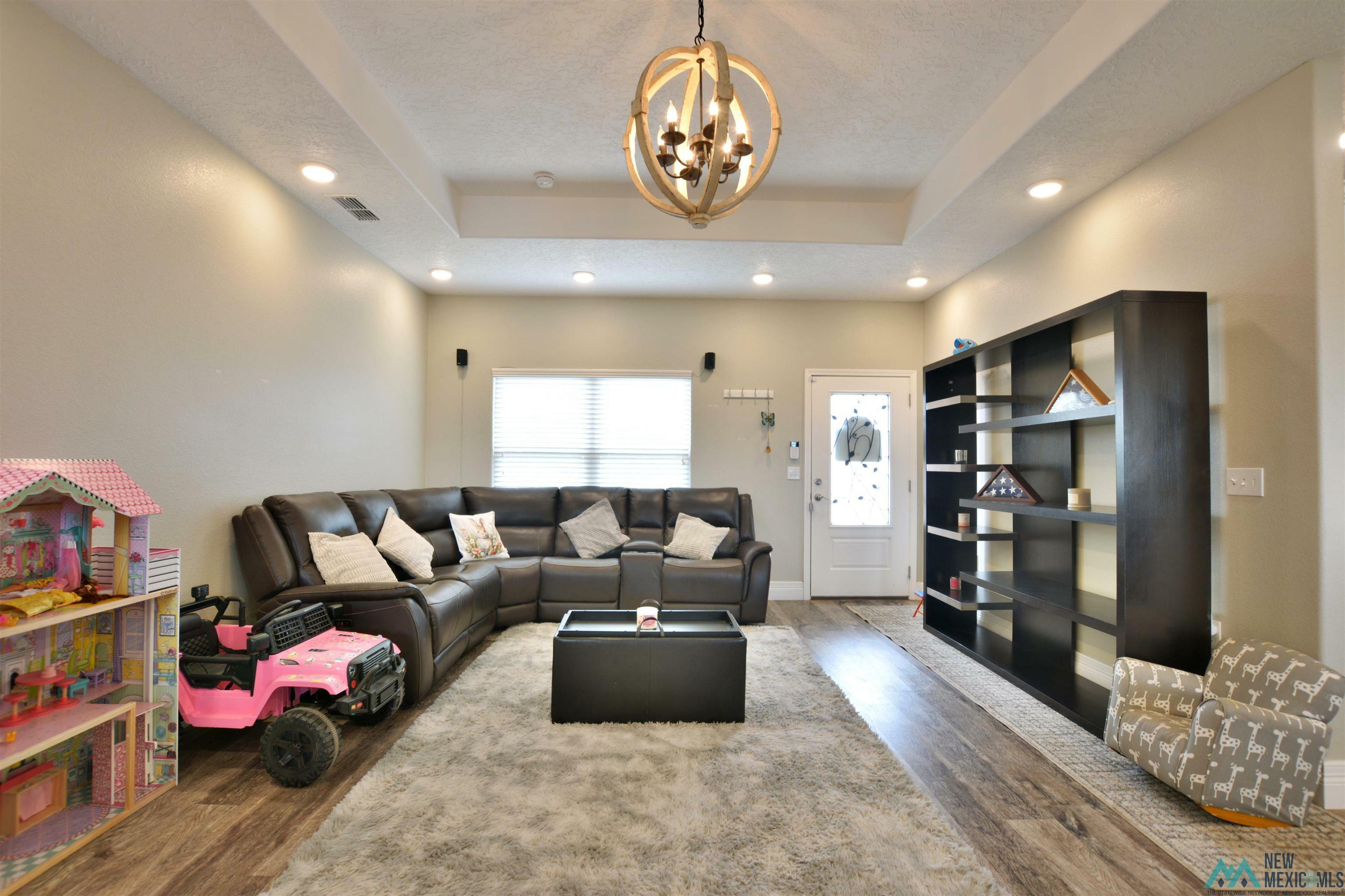 Property Photo:  1219 Oakwood Circle  NM 88130 