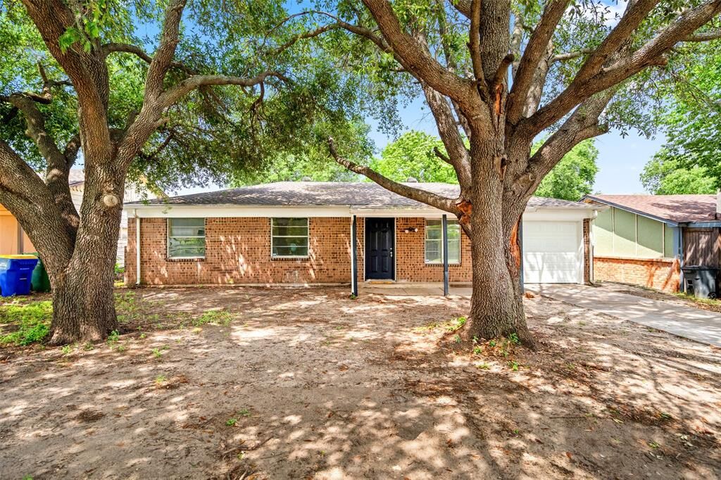 Property Photo:  911 Ronald Street  TX 76108