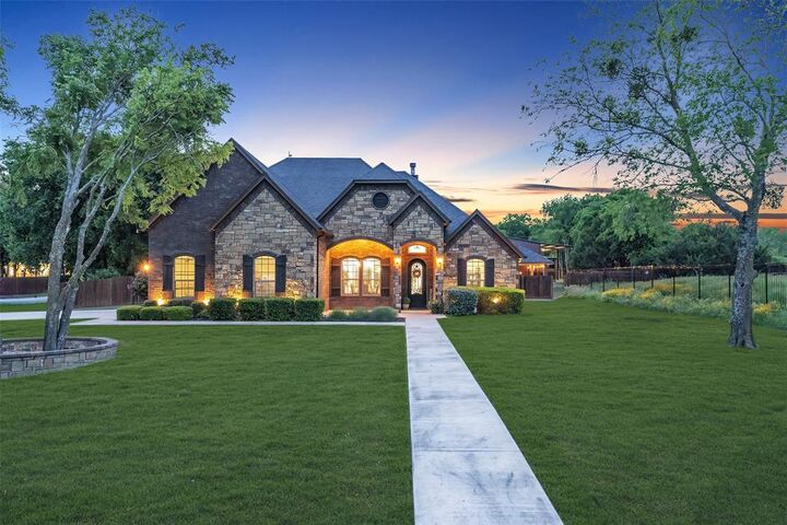 Property Photo: 7839 Blanchard Way TX 76126