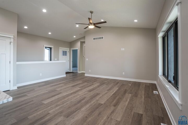 Property Photo: 708 17th St SE IA 51041