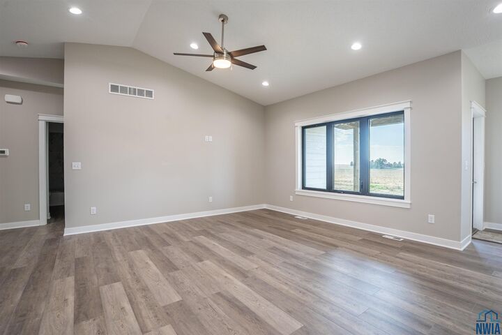 Property Photo: 708 17th St SE IA 51041