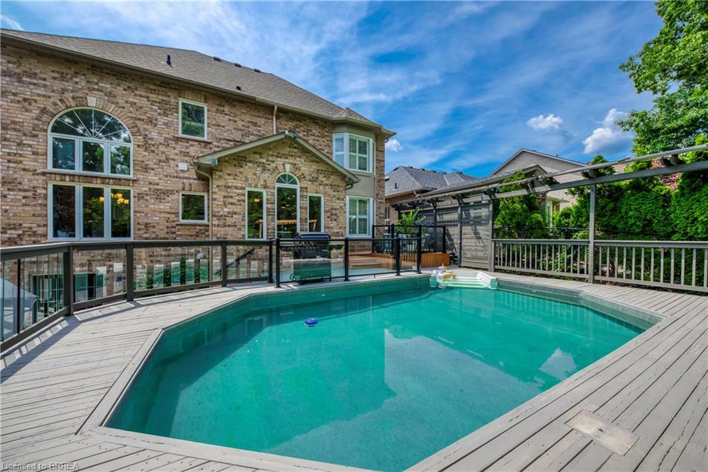 Photo de la propriété: 16 Sweetman Drive ON L9H 7N6