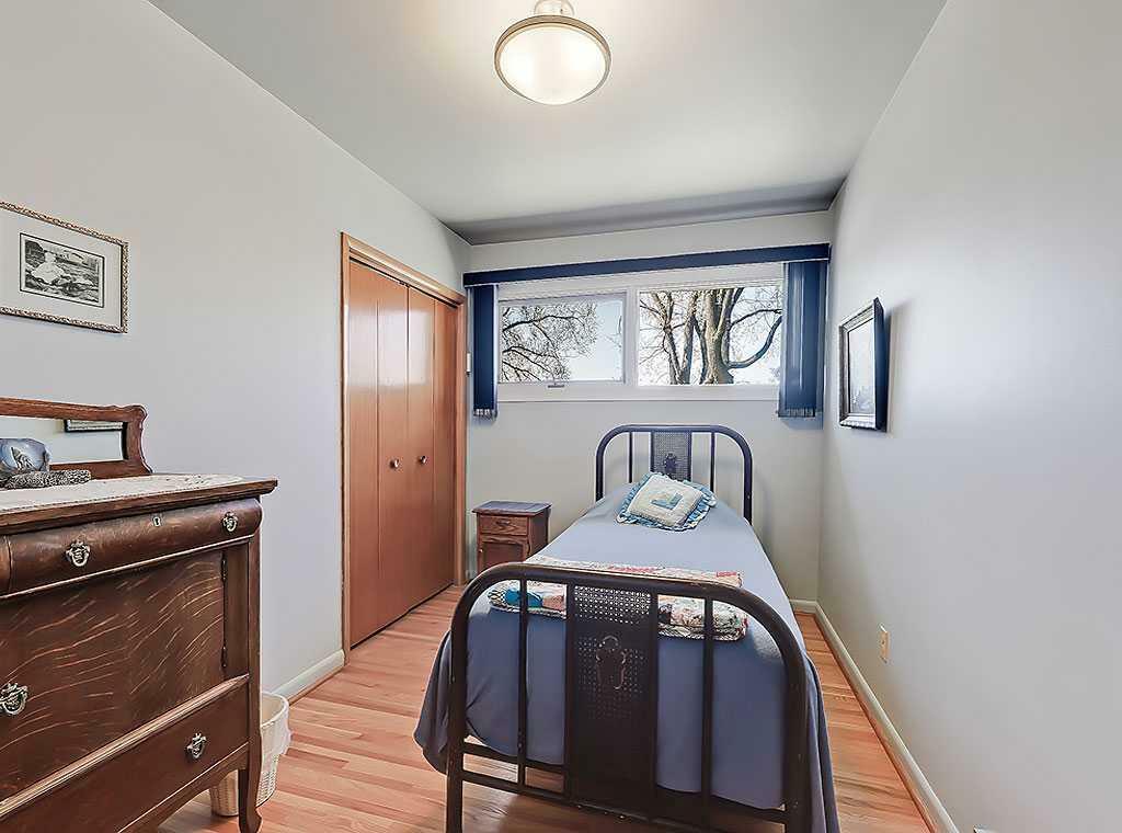 Property Photo: 44 Rosevale Drive NW AB T2K 1N5