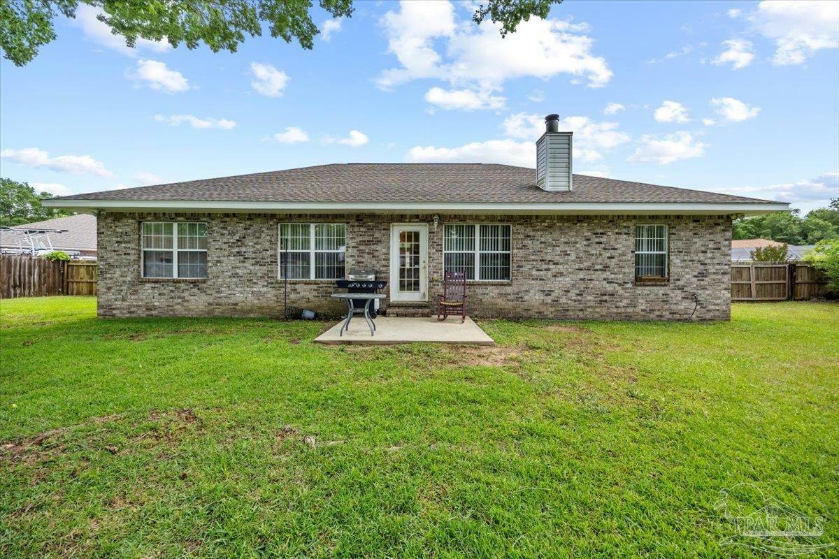 Property Photo: 5761 Twisted Oak Ct FL 32571