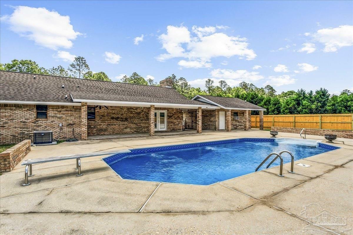 Property Photo:  5322 Richard Rd  FL 32531 