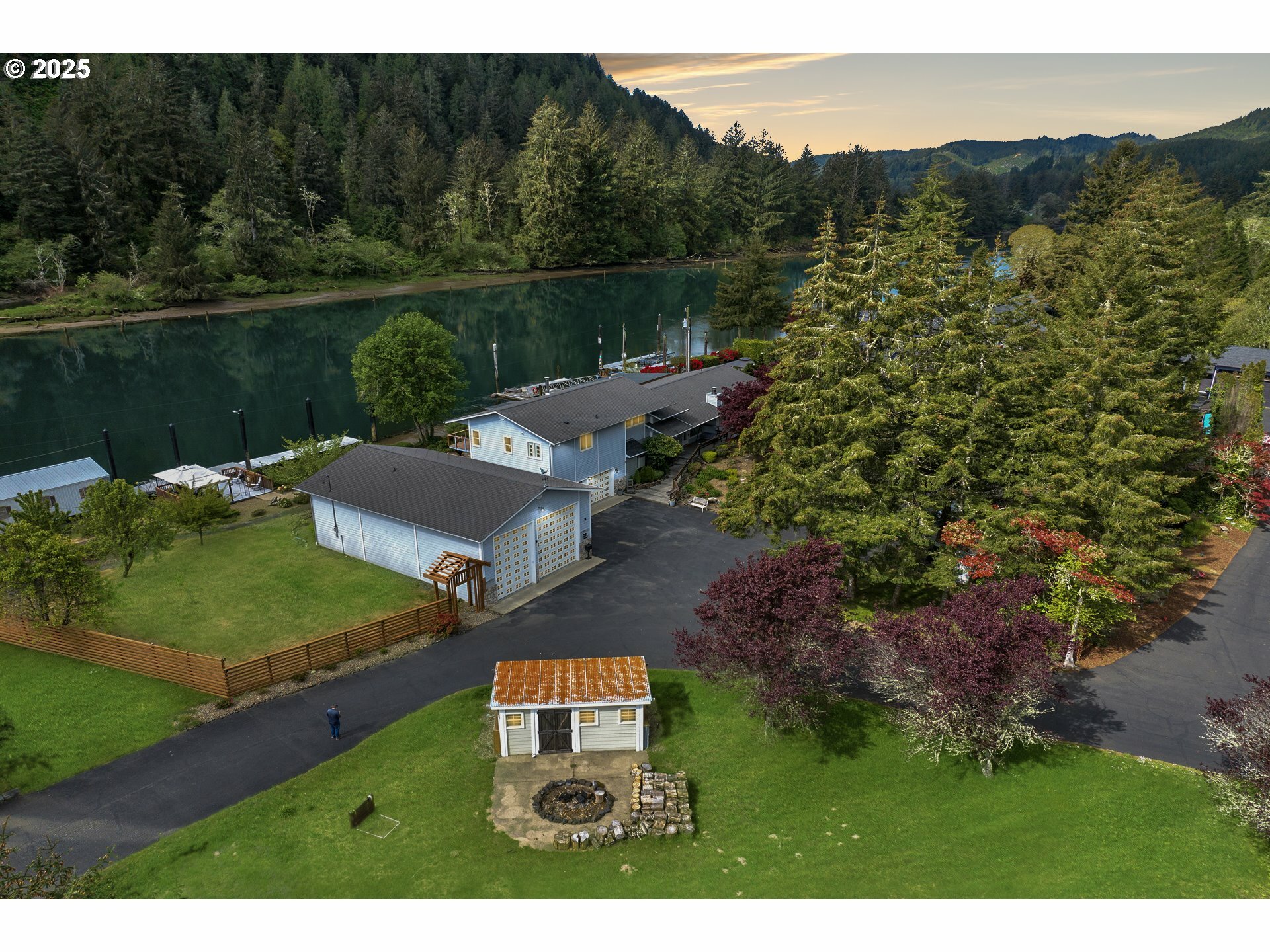 9202 Phey Ln  Florence OR 97439 photo