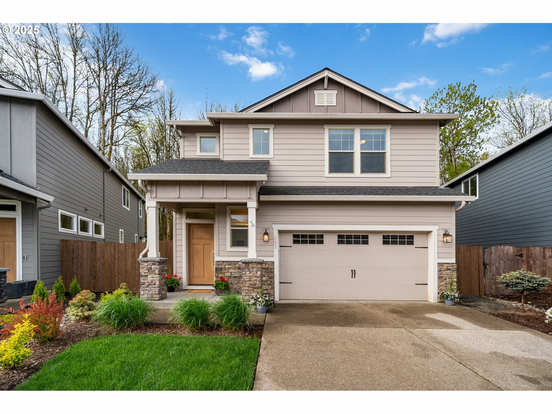 Property Photo: 133 S 39th Dr WA 98642