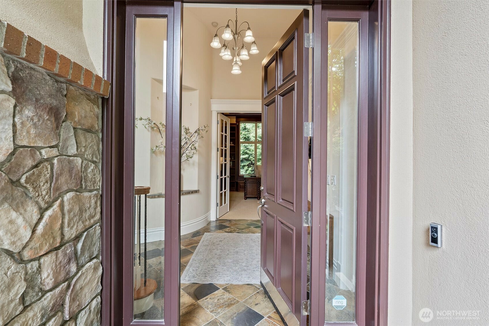 Property Photo: 8407 SE 69th Place WA 98040