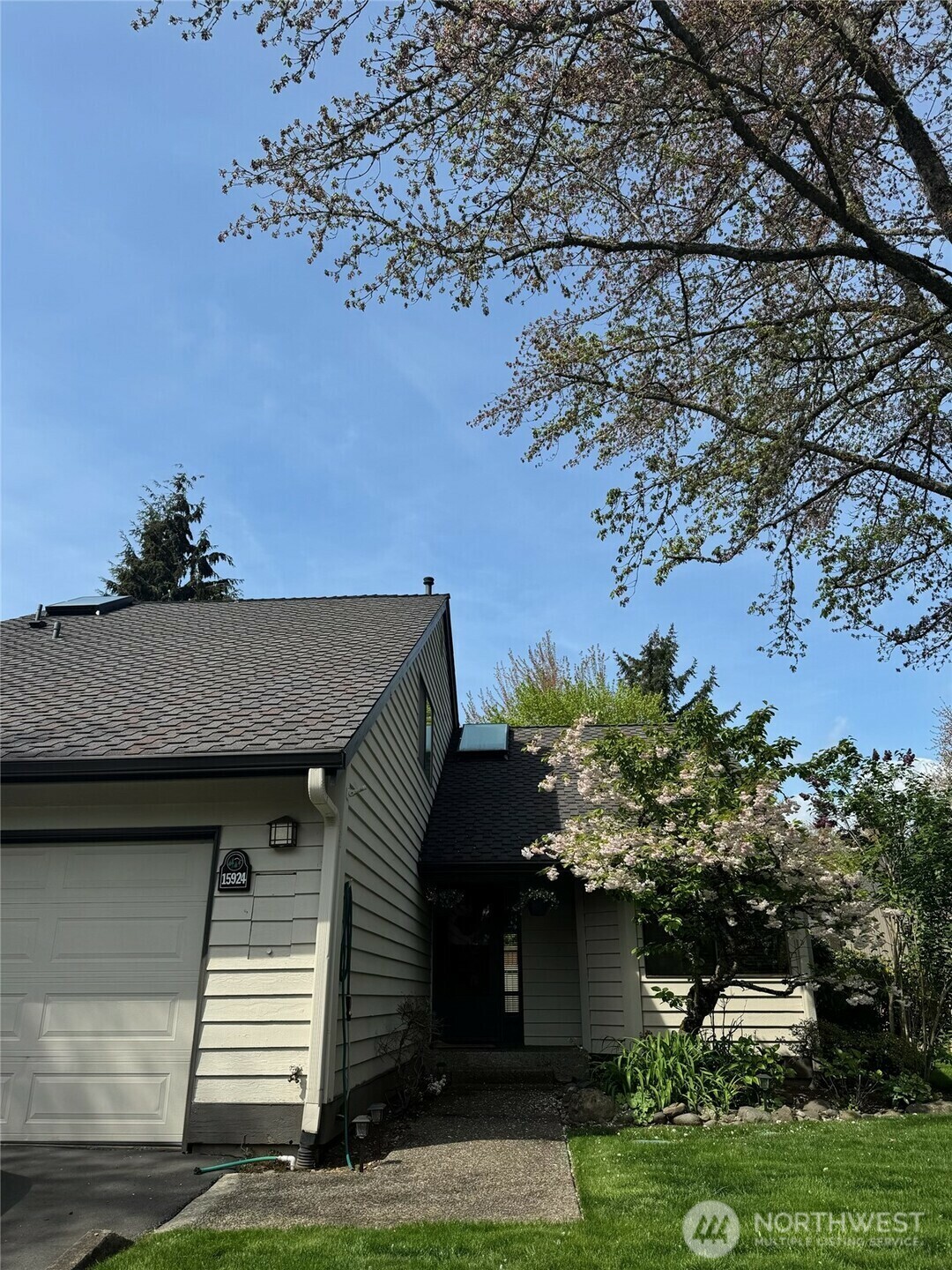 Property Photo: 15924 NE 16th Place WA 98008