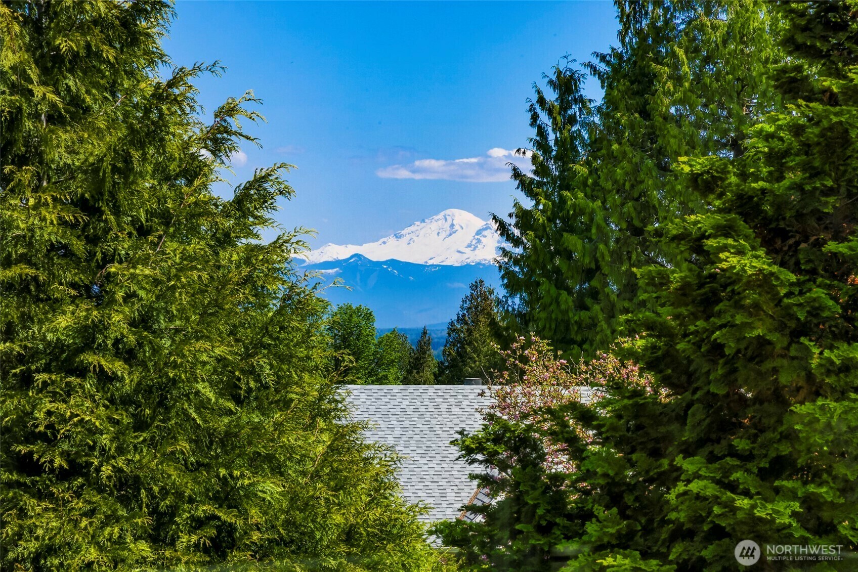 Property Photo: 2429 S Bakerview Park Drive WA 98248