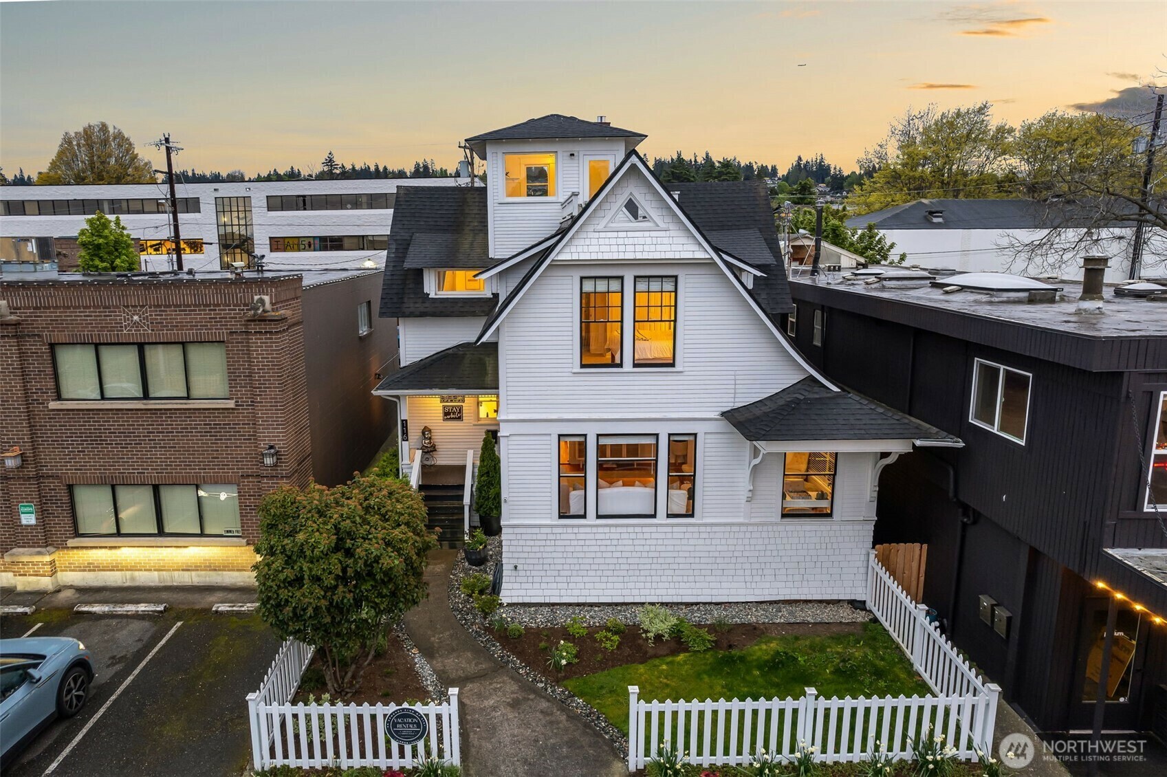 Property Photo: 116 4th Avenue N WA 98020