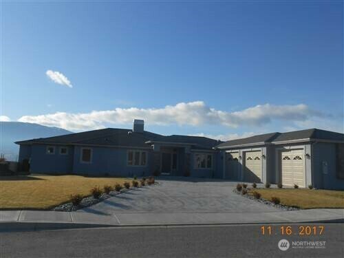 Property Photo: 2872 SE Falcon View Drive WA 98802