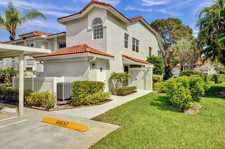 Property Photo: 7669 Springwater Place 202 FL 33437