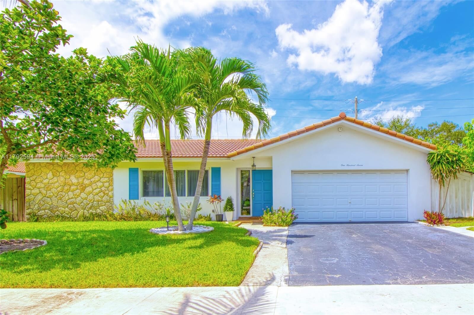 Property Photo:  107 Winged Foot Ln  FL 33431 