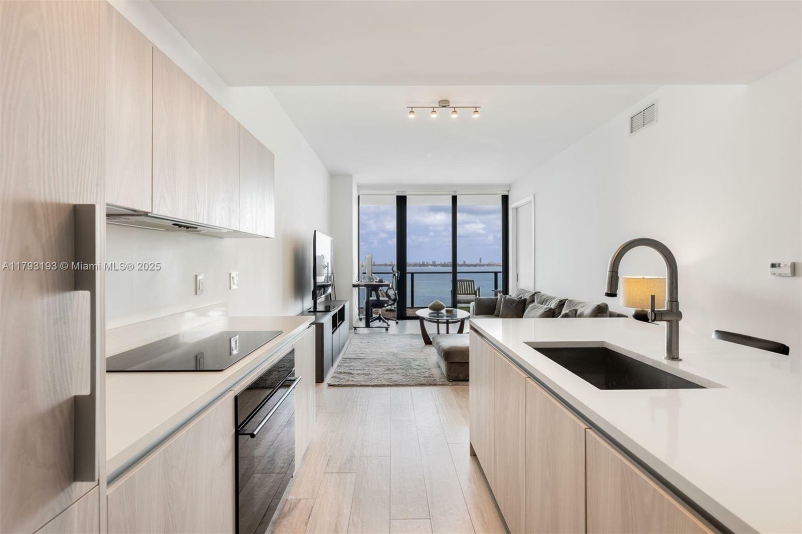 Property Photo: 480 NE 31st St 1502 FL 33137