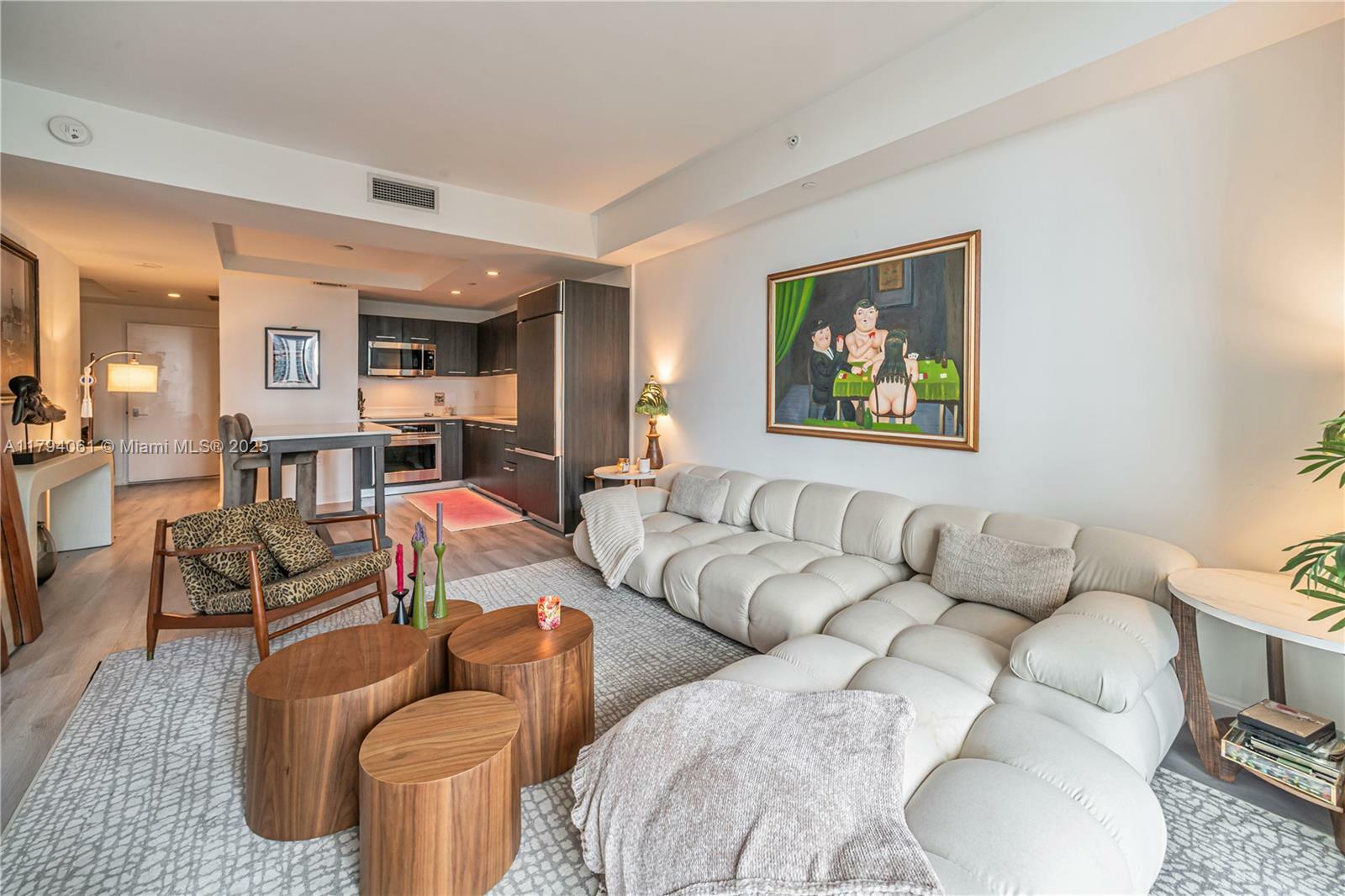 Property Photo: 45 SW 9th St 1204 FL 33130