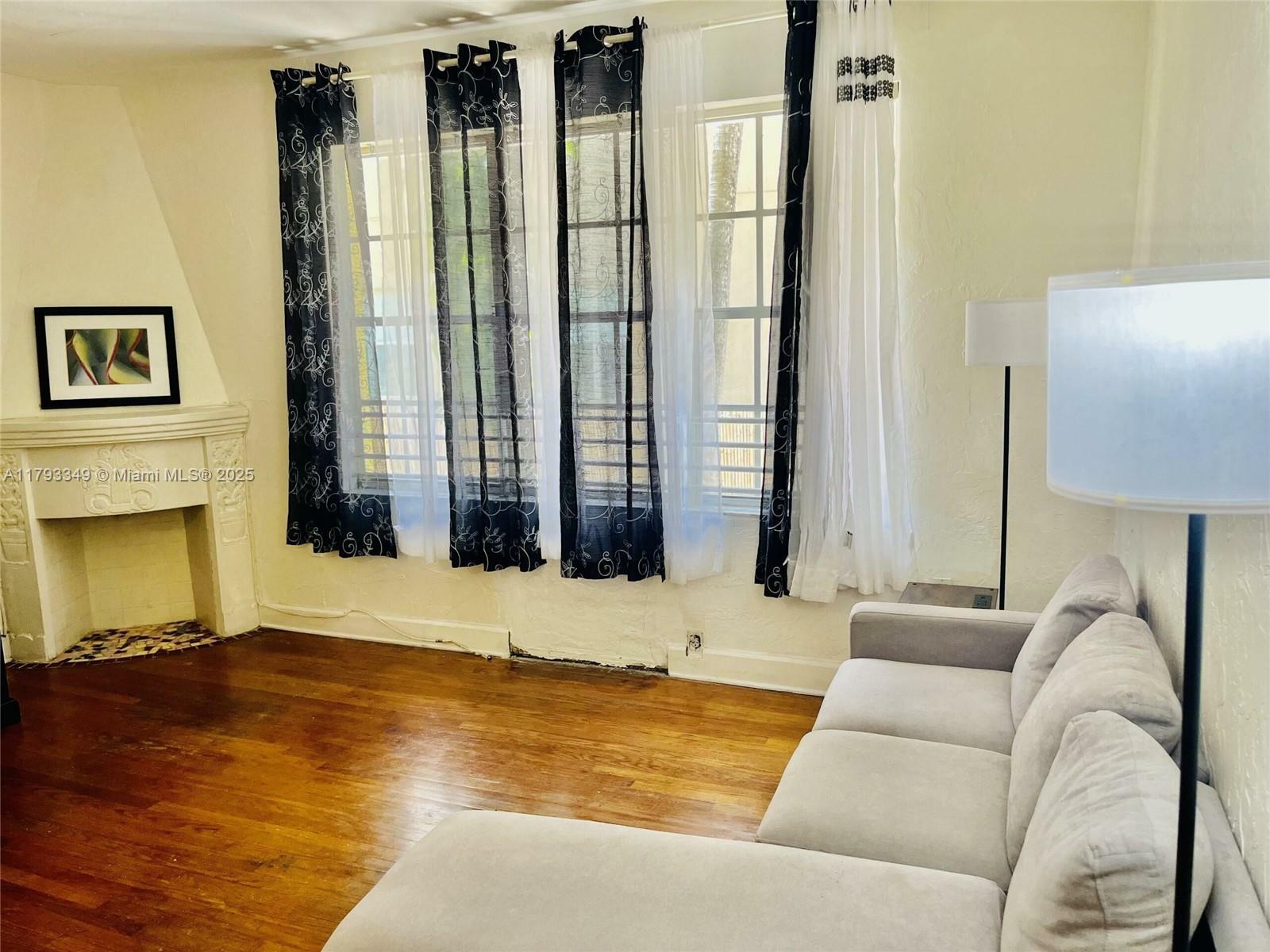 Property Photo:  1335 Pennsylvania Ave 2  FL 33139 