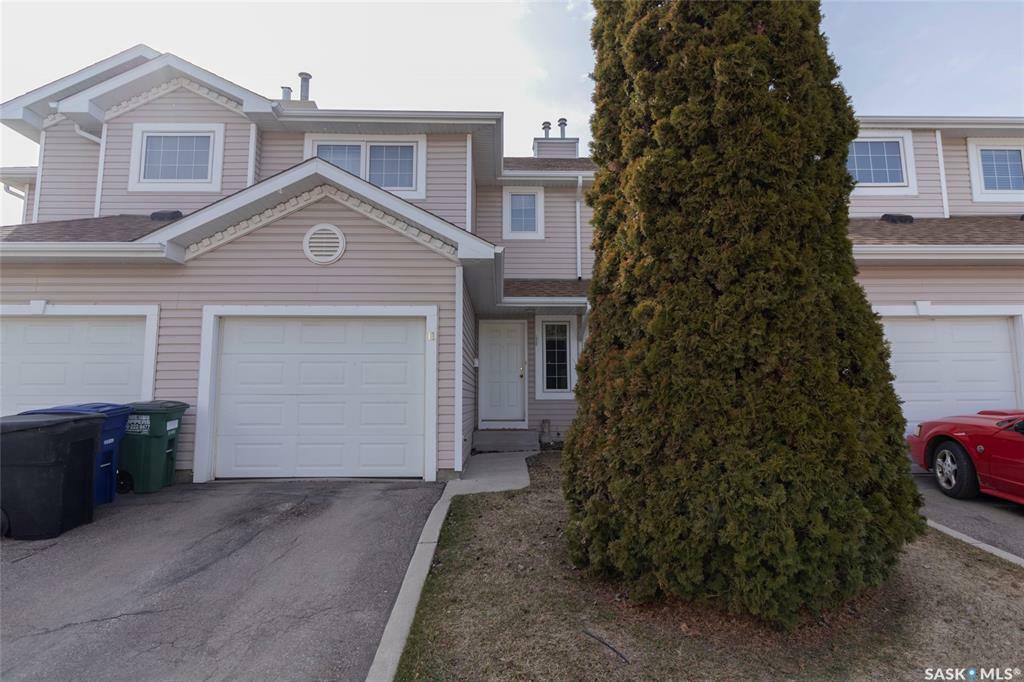 Property Photo: 215 Pinehouse Drive 11 SK S7K 6N9