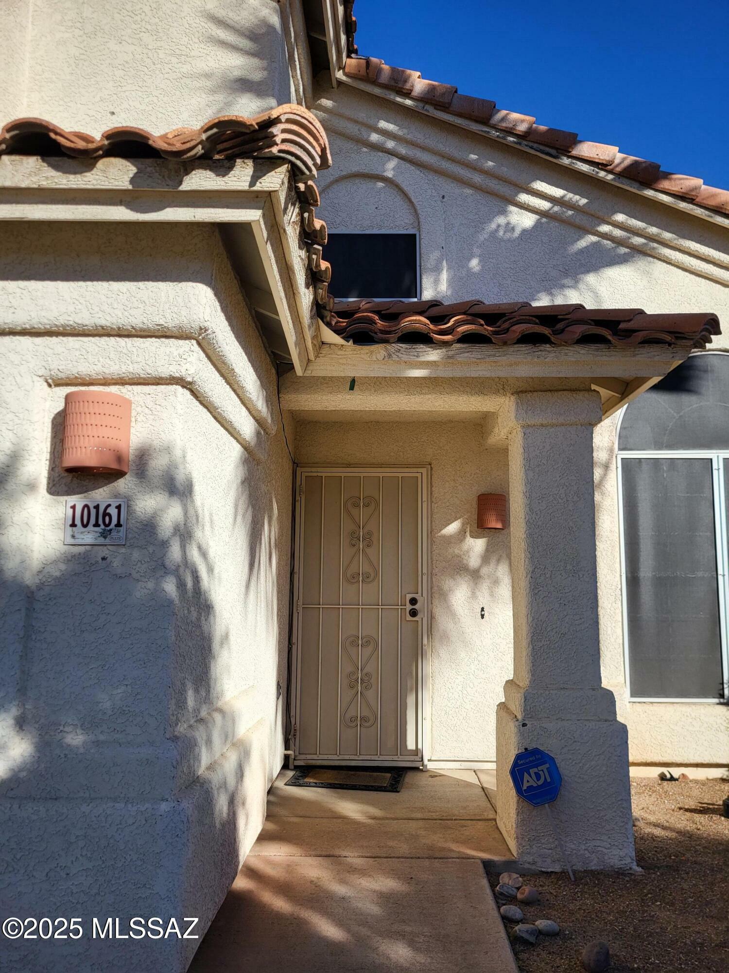 Property Photo: 10161 E Queensgate Way AZ 85748