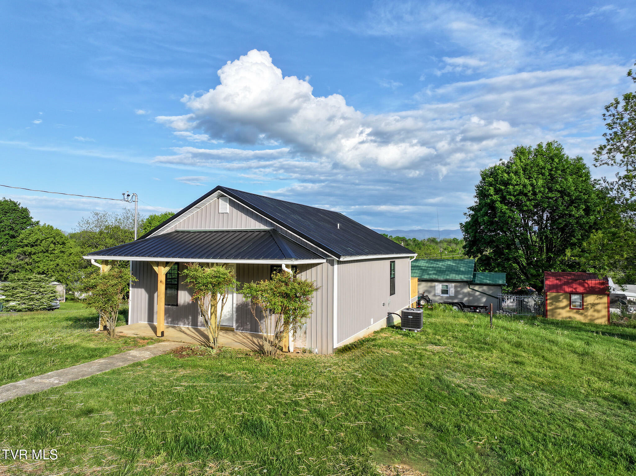 Property Photo: 322 Cypress Street TN 37745