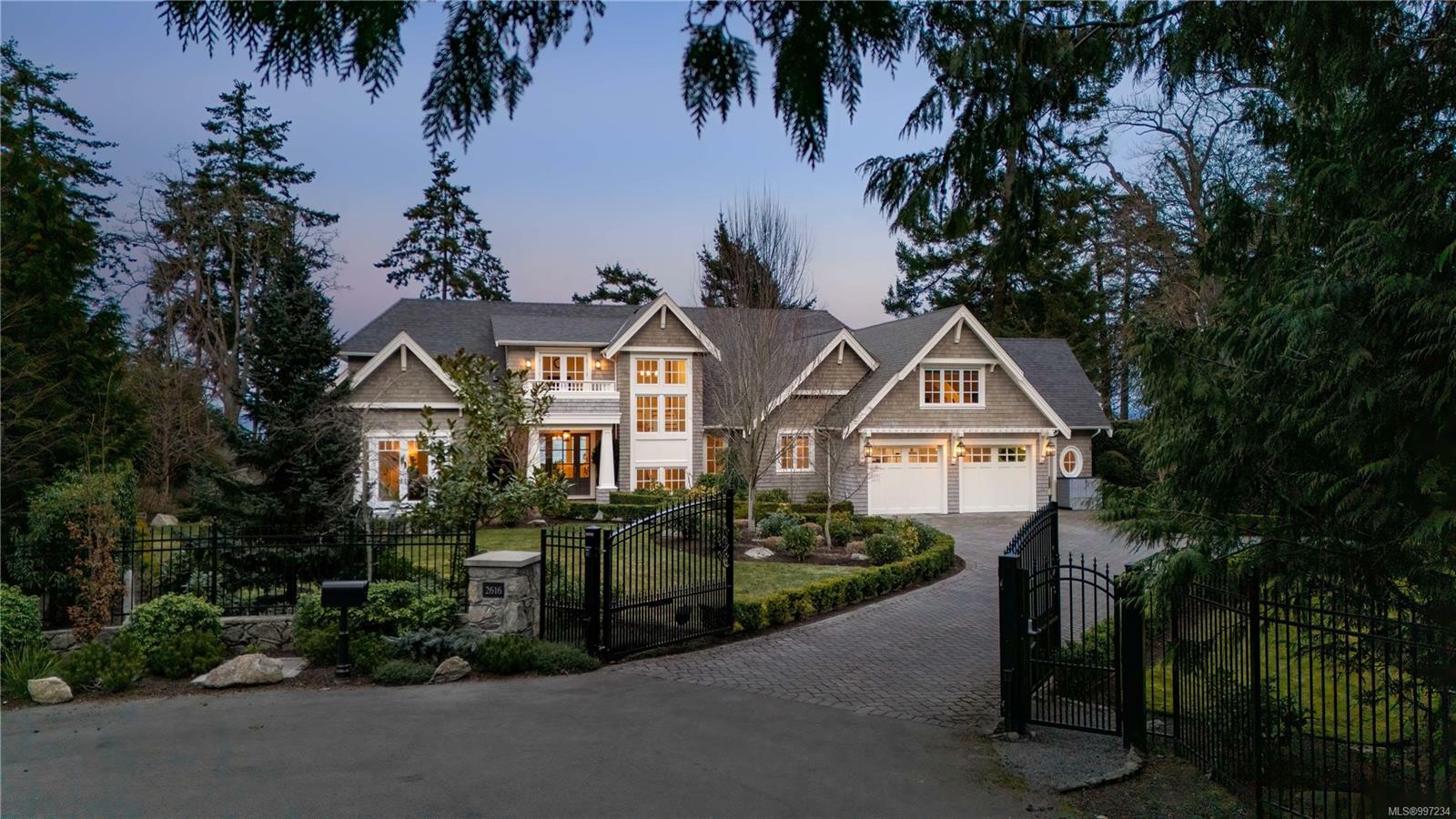 Property Photo: 2616 Queenswood Lane BC V8N 1X5