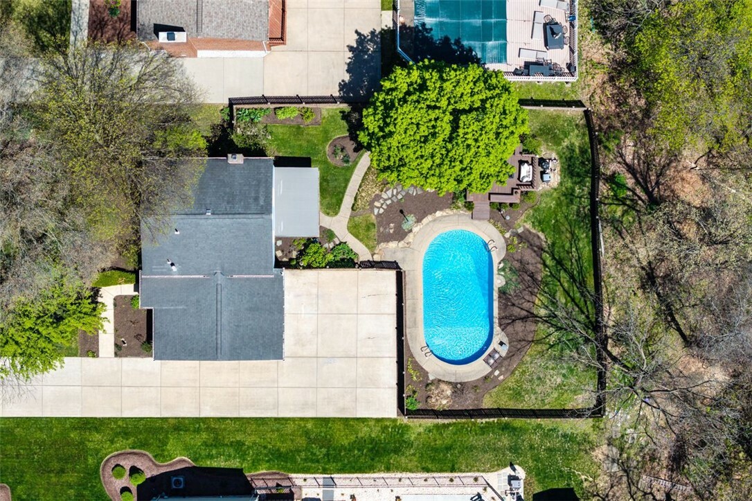 Property Photo: 5983 Daleview Drive PA 15102