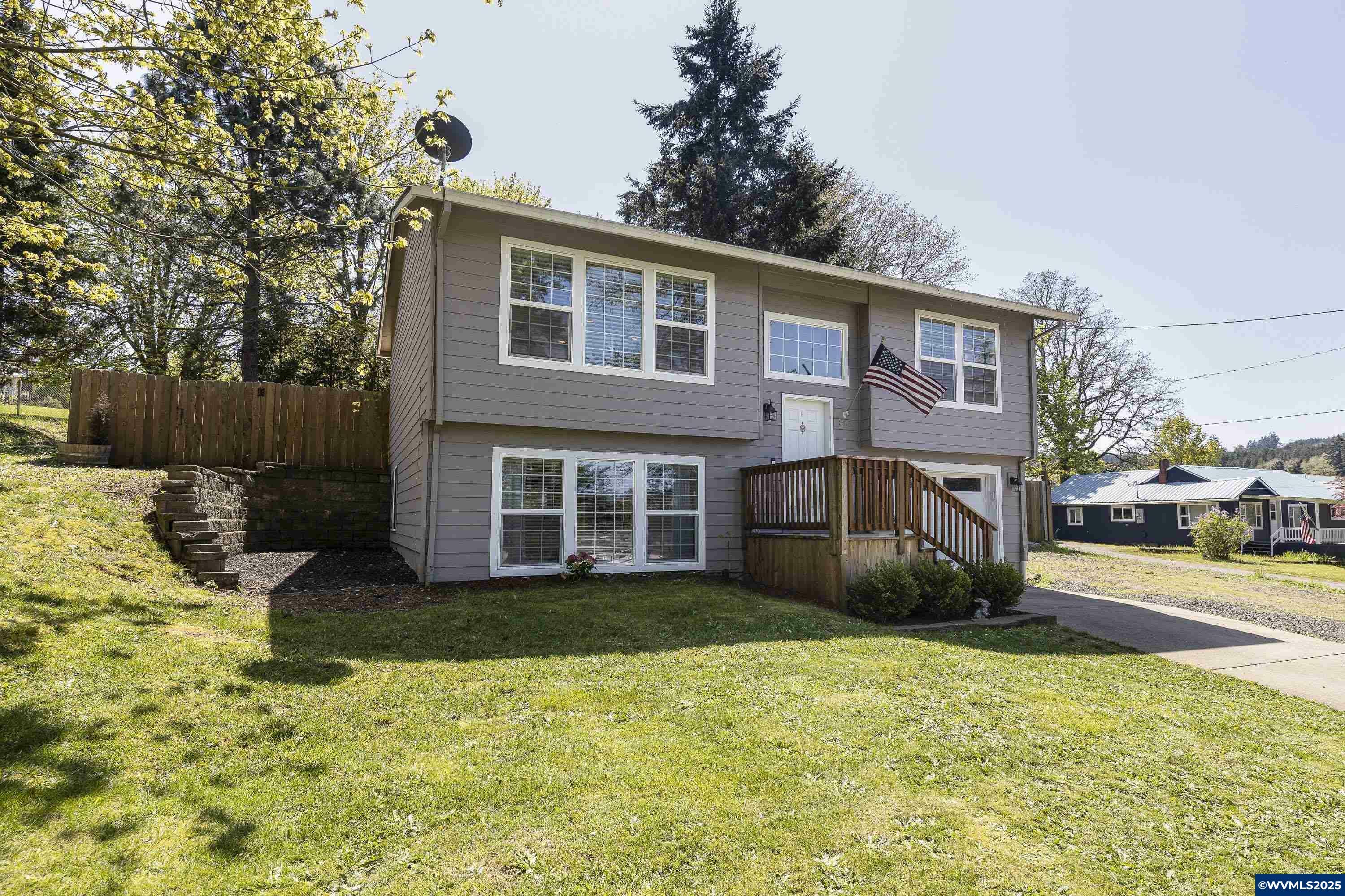 Property Photo: 885 SW Pioneer Dr OR 97396