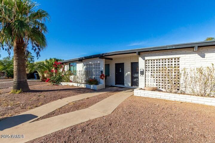 Property Photo:  2246 E Broadway Road  AZ 85204 