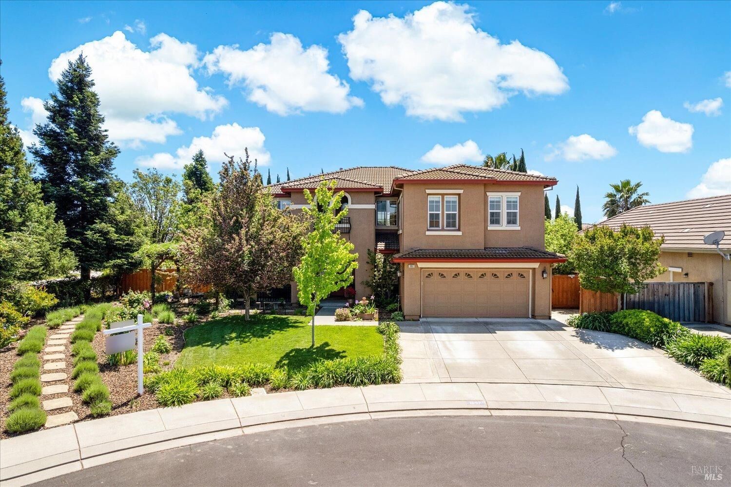 Property Photo:  1007 Canterbury Court  CA 95687 