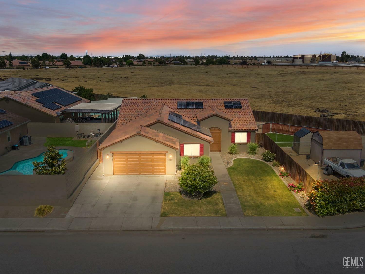Property Photo: 6814 Clear Water Creek Way CA 93311