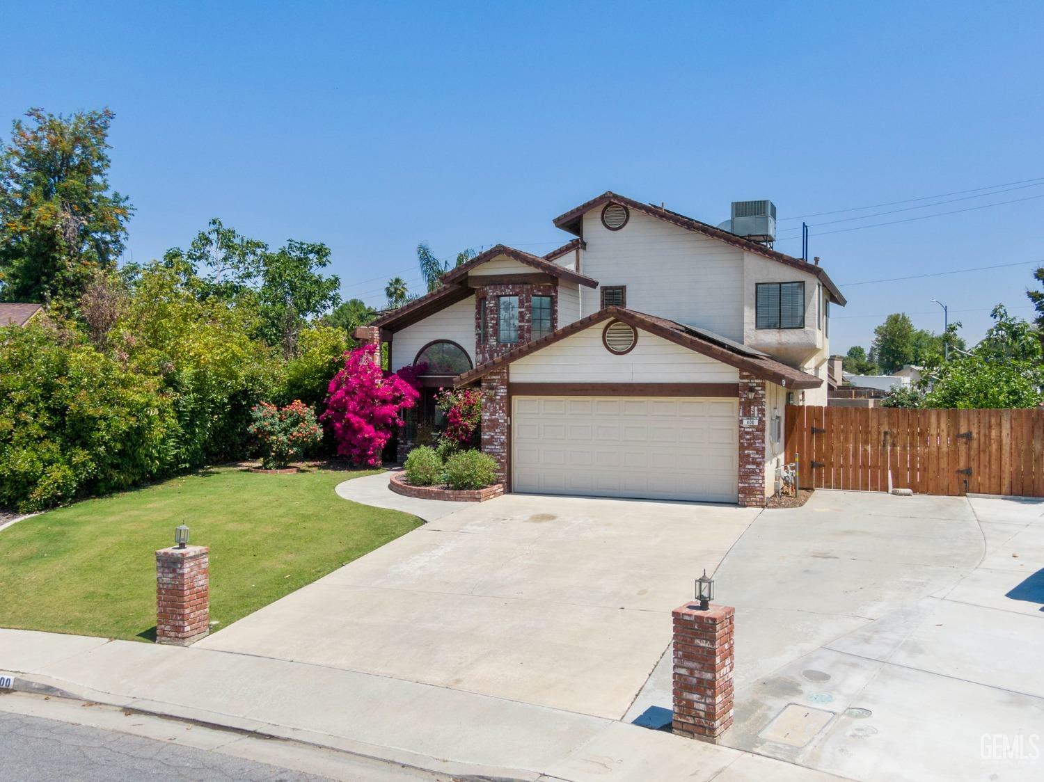 Property Photo: 400 Sinaloa Avenue CA 93314