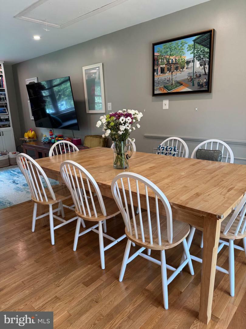 Property Photo: 7209 Popkins Farm Road VA 22306