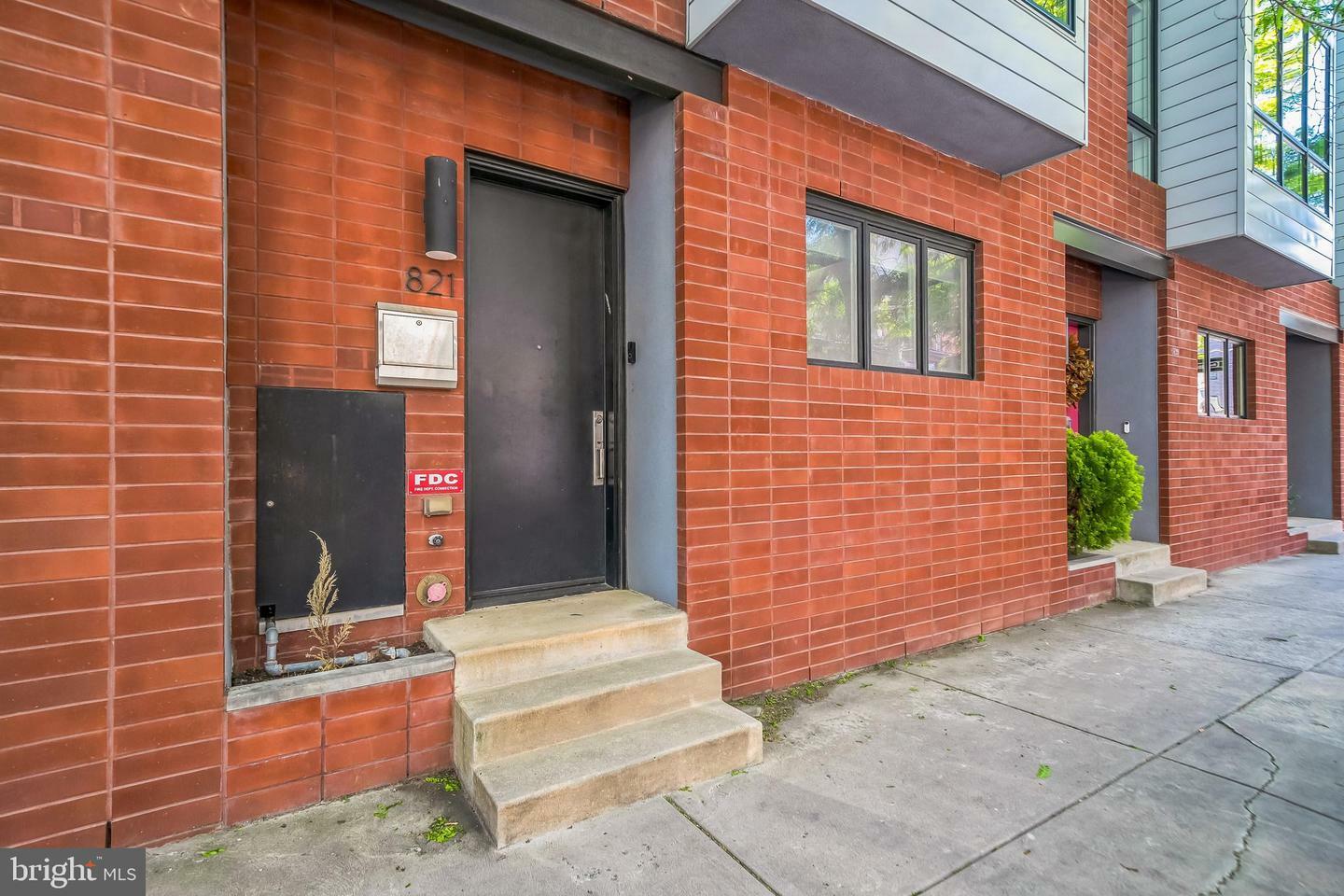 821 N 4th Street  Philadelphia PA 19123 photo