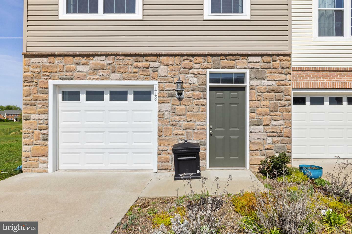 Property Photo: 113 Brockham Court Unit #7 VA 22602